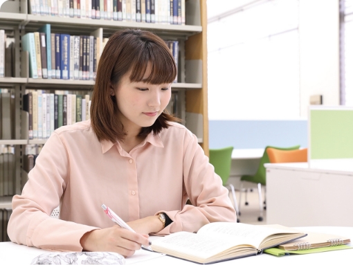 授業の予習・復習は図書館で
